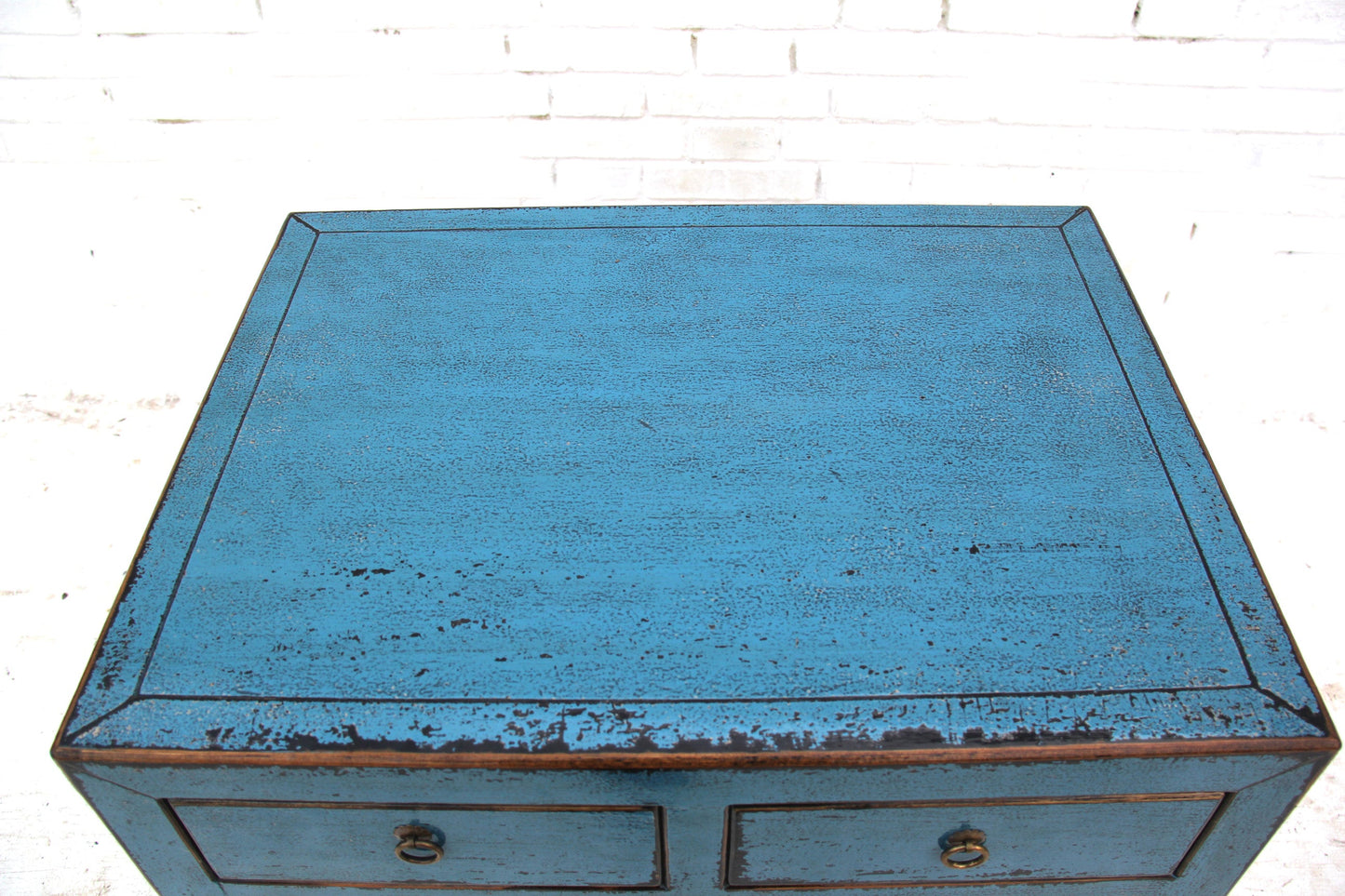 Asia Kommode Shabby Chic Stil aus Massivholz mit metalischen Knäufen