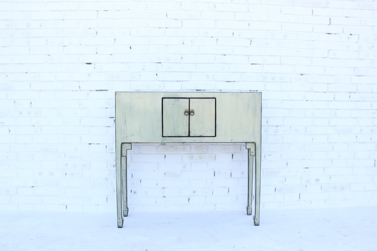 Praktischer Sekretär mit kleinem Fach und weißer Patina im Shabby Chic Stil aus massivem Naturholz  in Handarbeit hergestellt.