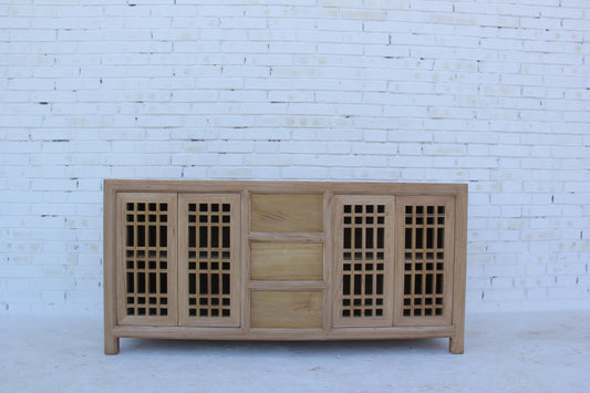 Zeitlose asia Kommode mit luftigem Gitterdesign und gerader Linienführung aus Massivholz in Handarbeit hergestellt.
