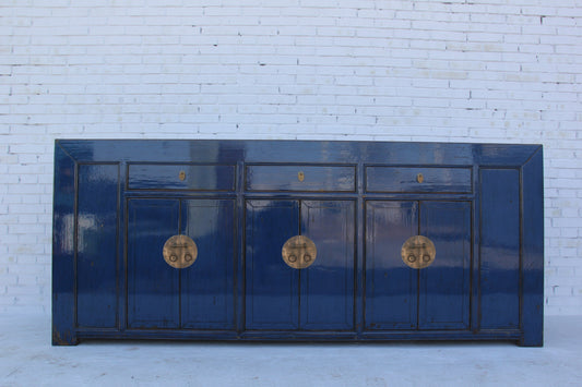 XXL Sideboard in royaler Farbgebung mit goldenen Beschlägen
