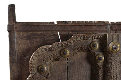 Holzelement mit aufwendiger Verzierung 