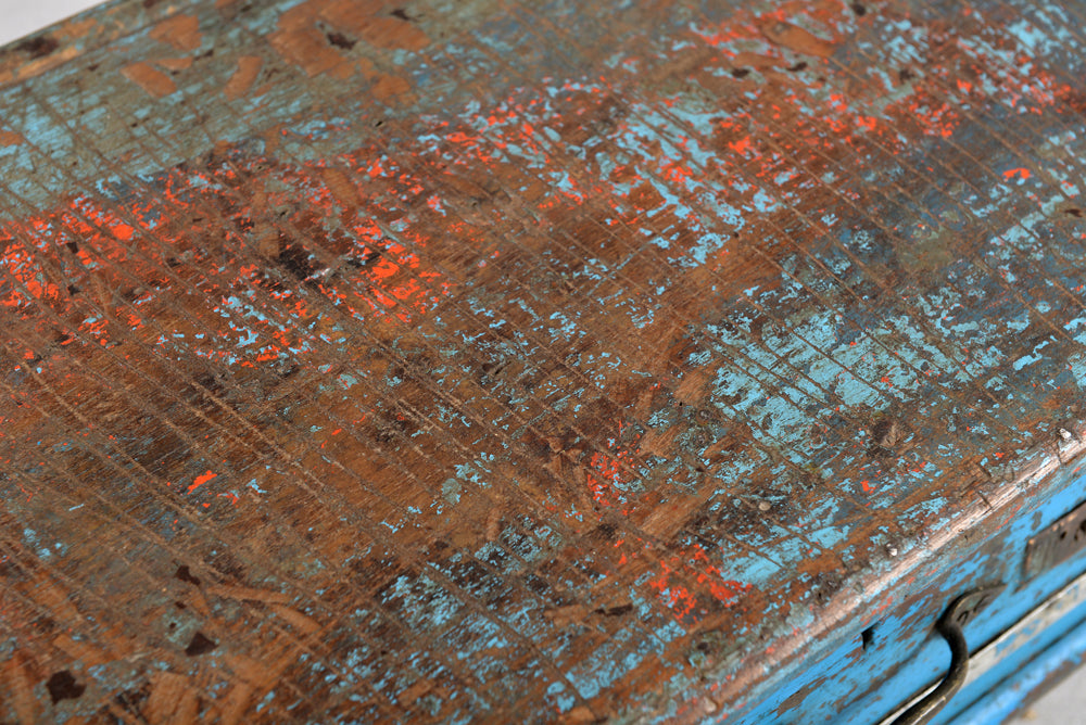 Indien 1940 massiver kleiner Schreibtisch shabby chic look azurblaues Finish Guarat