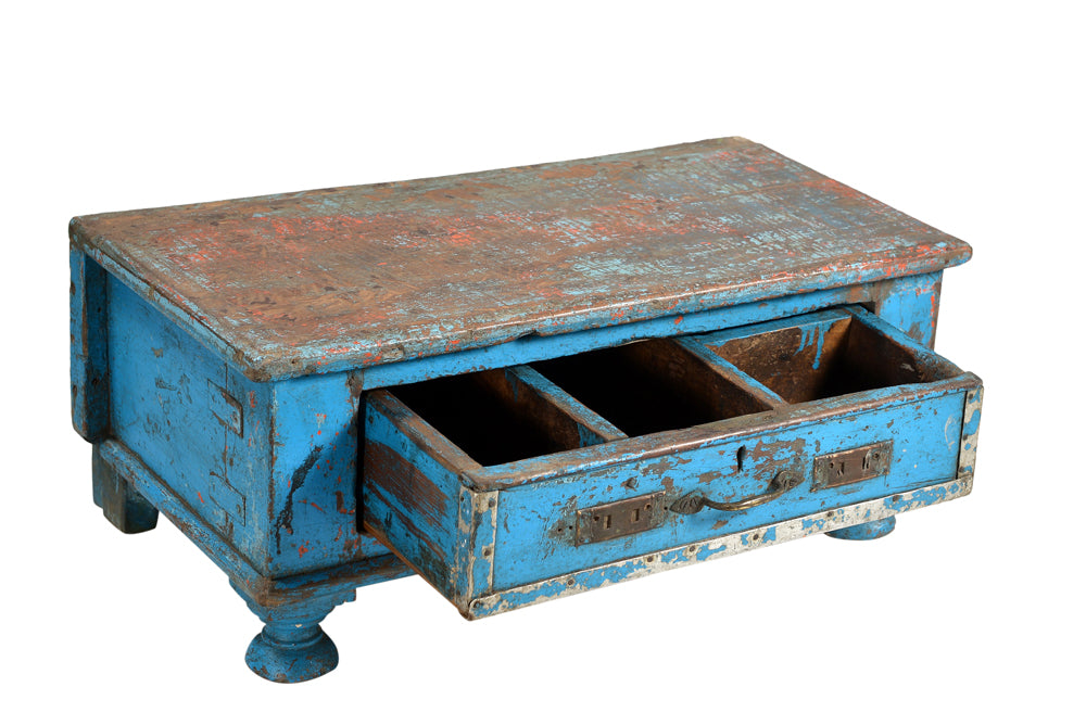Indien 1940 massiver kleiner Schreibtisch shabby chic look azurblaues Finish Guarat
