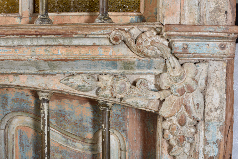 India 1920 mächtige Eingangstür Tor mit Rundbogen aus Holz und Metallbeschlägen Gujarat