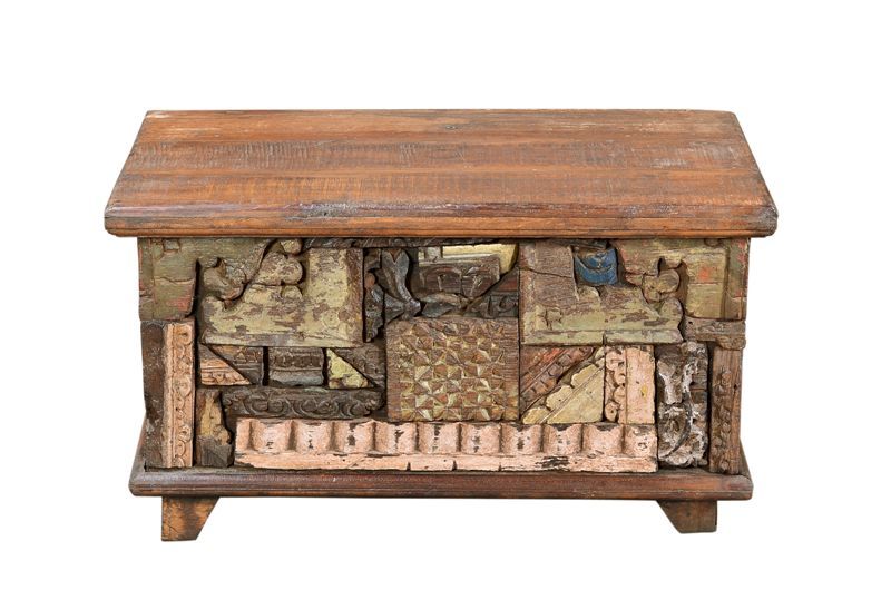 Truhe im Patchwork-Stil aus 100-jährigen Hölzern – Exklusives Möbelstück aus Indien