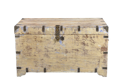 Große Truhe cremebeige shabby chic Altholz India.Luxury Park