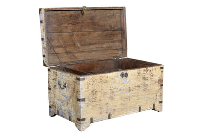 Große Truhe cremebeige shabby chic Altholz India.Luxury Park