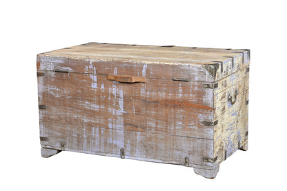 Große Truhe cremebeige shabby chic Altholz India.Luxury Park