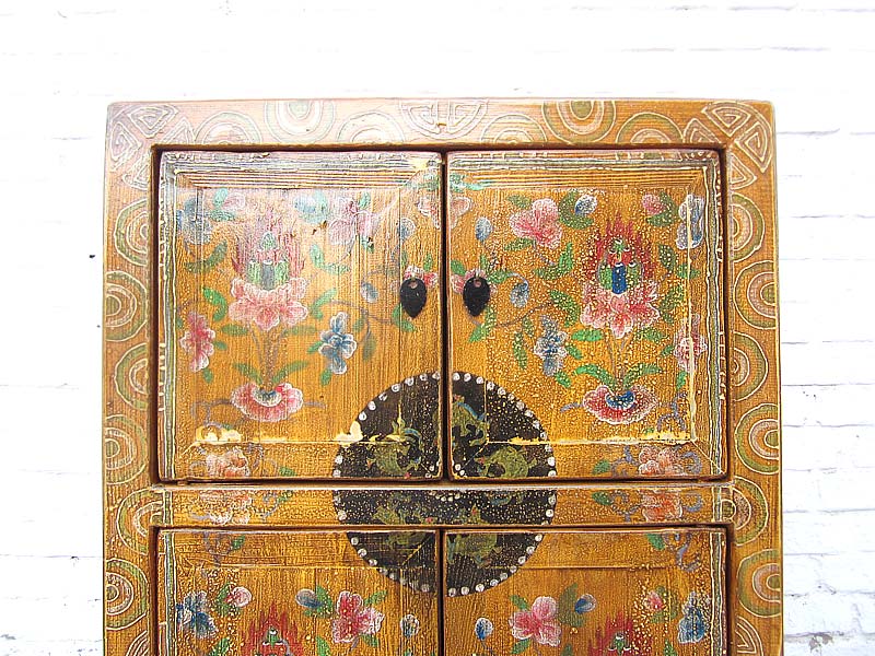 Halbhohe Asia Kommode antikgelber Korpus bunt bemalte Pinie
