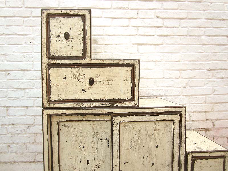 Asia Treppen Kommode Shabby chic Lack altweiß beidseitig nutzbar