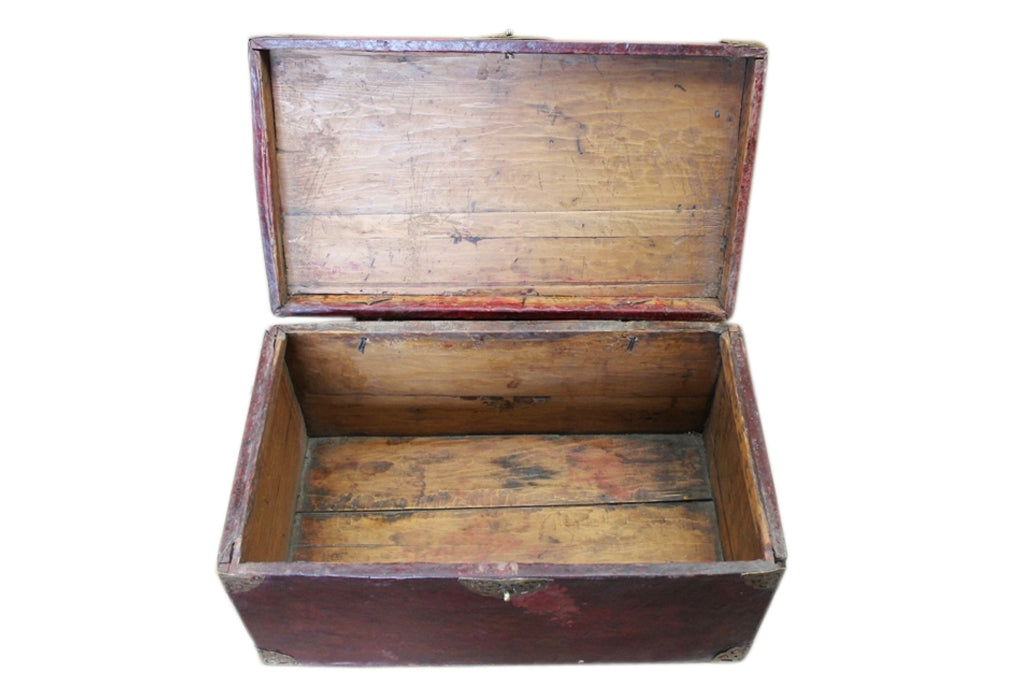 Tibet 1930 seltene Truhe Holz mit Büffelleder bezogen Messingbeschläge