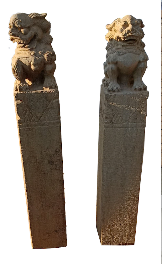 Fu Dog Tempel Loewe Paar Marmor auf Saeule Bildhauerarbeit