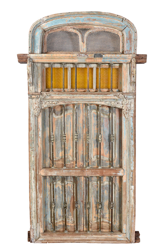 India 1920 mächtige Eingangstür Tor mit Rundbogen aus Holz und Metallbeschlägen Gujarat