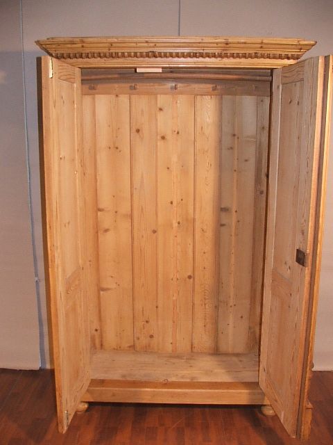 Weichholz Schrank zweitürig Ungarn Kaiserzeit rund 1890 Superpreis von Luxury Park