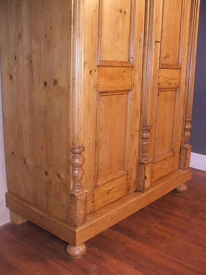 Weichholz Schrank zweitürig Ungarn Kaiserzeit rund 1890 Superpreis von Luxury Park