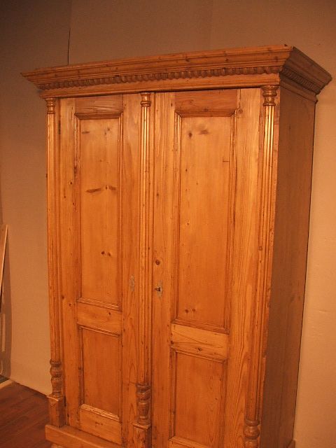 Weichholz Schrank zweitürig Ungarn Kaiserzeit rund 1890 Superpreis von Luxury Park