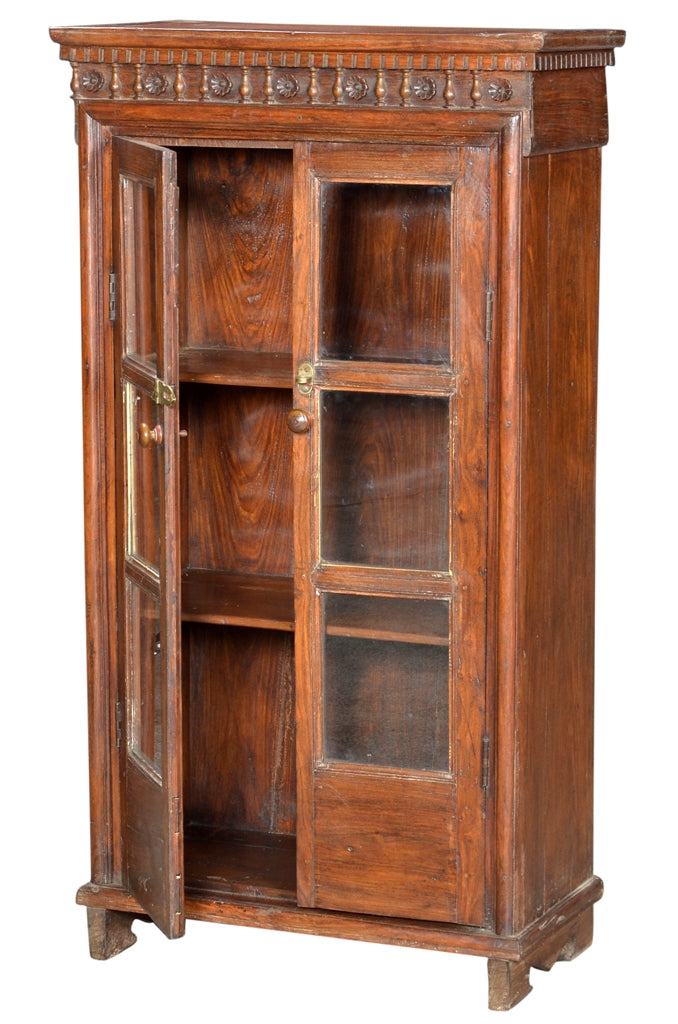 Indien 1910 halbhohe schlanke Glasvitrine Schrank Naturholz Schnitzerei