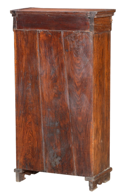 Indien 1910 halbhohe schlanke Glasvitrine Schrank Naturholz Schnitzerei