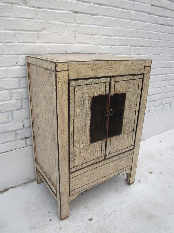 China  Shabby chic kleine Kommoden Nachtschrank Doppeltüre Ulme massiver Metallbeschlag von Luxury-Park