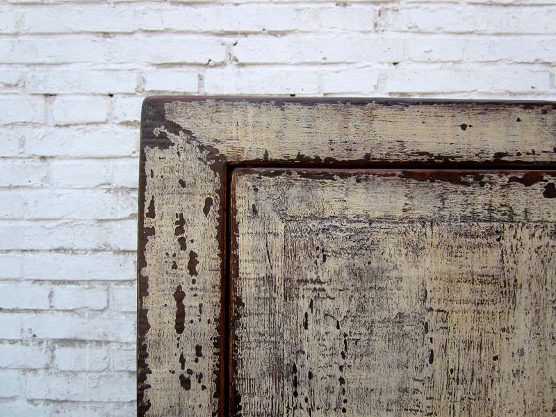Chinesischer Hochzeitsschrank shabby chic Pinie antikweiß mit Metallbeschlag
