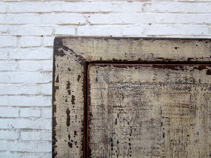 Chinesischer Hochzeitsschrank shabby chic Pinie antikweiß mit Metallbeschlag