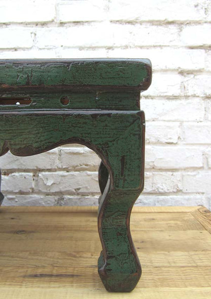 Antikes China kleiner Hocker in traditioneller Gestaltung antikgrünes Pinienholz