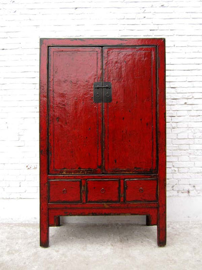 Traditioneller Chinesischer Hochzeitsschrank rot Shanxi 1860 aus dunkles Ulmenholz mit Metallbeschläge