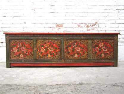 China Tibet  flache Aussteuer Truhe Sitzbank Lowboard rustikale Bemalung Pinienholz von Luxury Park