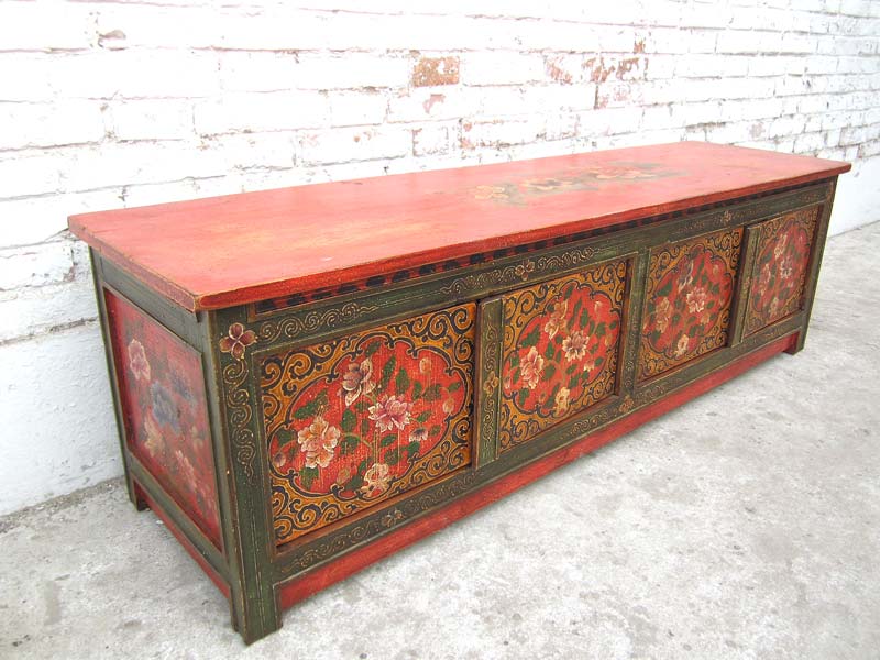 China Tibet  flache Aussteuer Truhe Sitzbank Lowboard rustikale Bemalung Pinienholz von Luxury Park