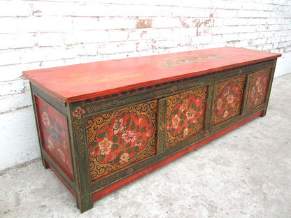 China Tibet  flache Aussteuer Truhe Sitzbank Lowboard rustikale Bemalung Pinienholz von Luxury Park