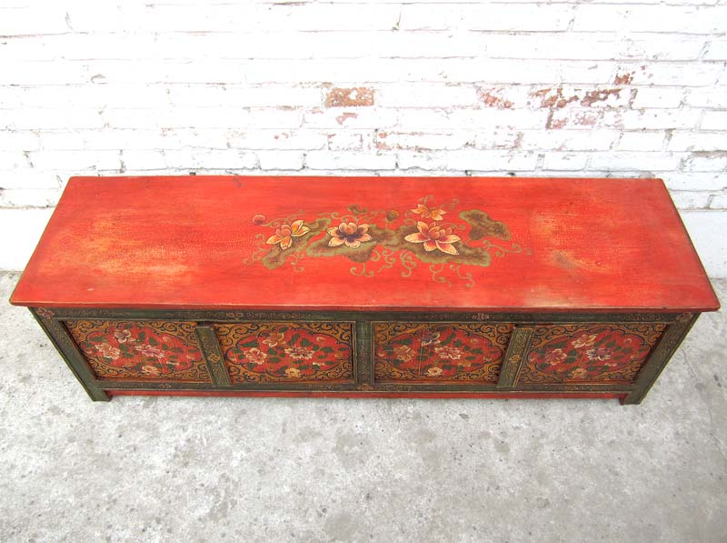 China Tibet  flache Aussteuer Truhe Sitzbank Lowboard rustikale Bemalung Pinienholz von Luxury Park