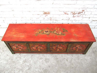 China Tibet  flache Aussteuer Truhe Sitzbank Lowboard rustikale Bemalung Pinienholz von Luxury Park