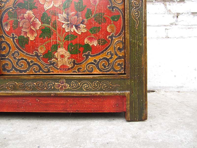 China Tibet  flache Aussteuer Truhe Sitzbank Lowboard rustikale Bemalung Pinienholz von Luxury Park