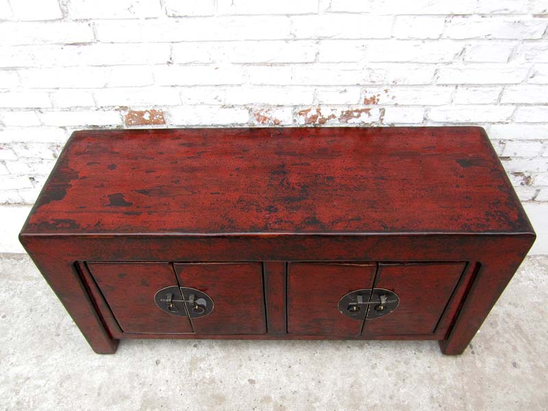 China Kommode Kolonialstil dunkelbraun lackierte Pinie mit  vintage Patina