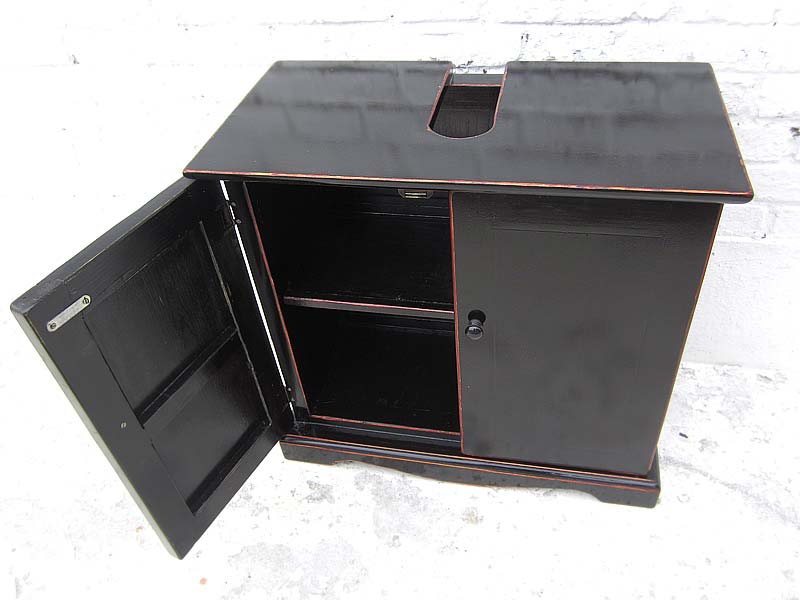 China kleine Kommode Waschtisch Unterschrank schwarz lackiertes Pinienholz Klassiker von Luxury Park