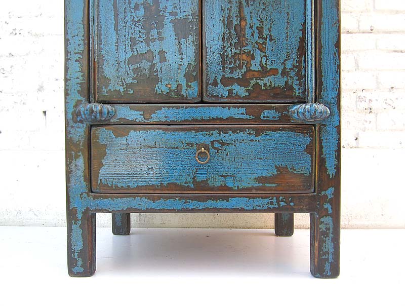 China shabby chic schlanker halbhoher azurblauer Schrank shabby Gebrauchsspuren mit Sockelschublade von Luxury-Park