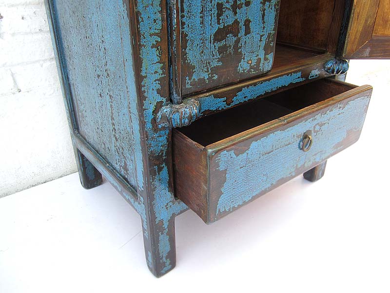 China shabby chic schlanker halbhoher azurblauer Schrank shabby Gebrauchsspuren mit Sockelschublade von Luxury-Park