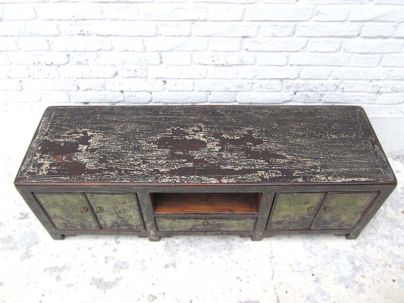 China shabby chic Lowboard flache Anrichte für TV Flachbildschirm Pinie schmutzgrau heavy used Optik von Luxury Park