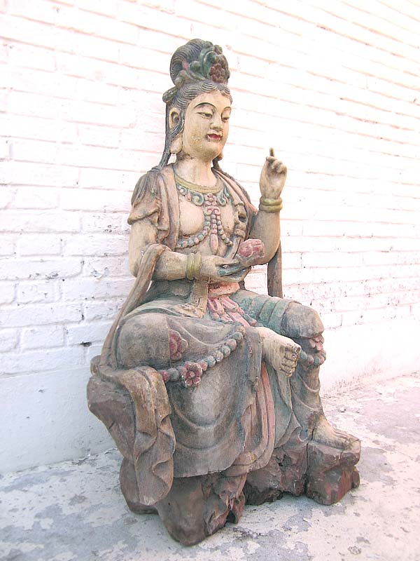 Guanyin sitzend Lebensgroße Skulptur Pappelholz bemalt China von Luxury Park
