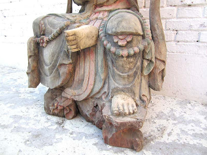 Guanyin sitzend Lebensgroße Skulptur Pappelholz bemalt China von Luxury Park