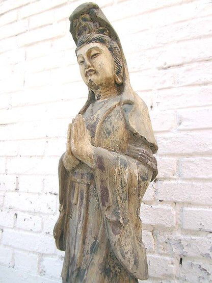 Bodhisattva Guanyin betend feine Skulptur Pappelholz China 1920