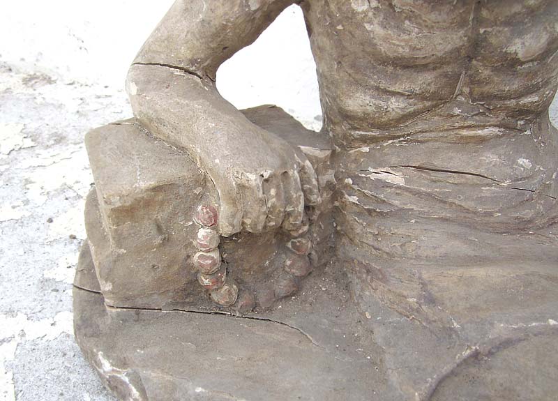 Skulptur Greis alter Mann Lazarus buddhistisch Pappel rund 80 Jahre alt von Luxury Park