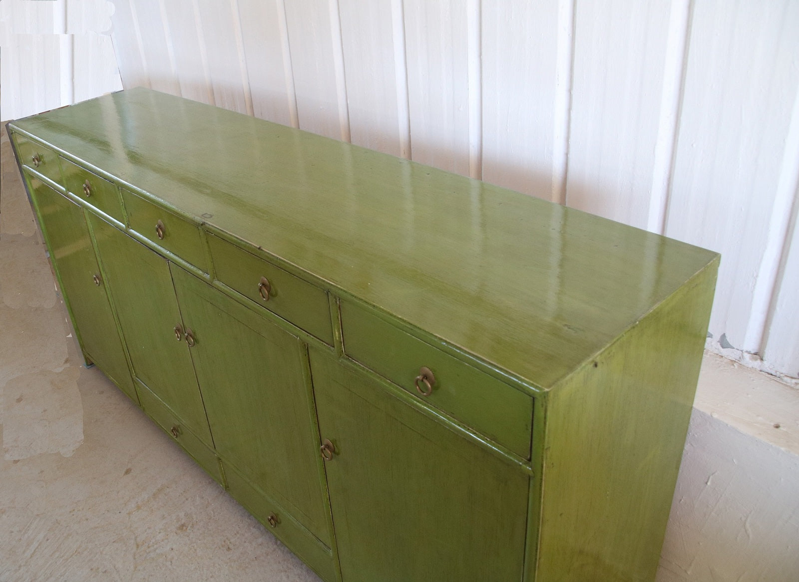 Chinesisches Sideboard aus natürlichem Holz in modischem grün